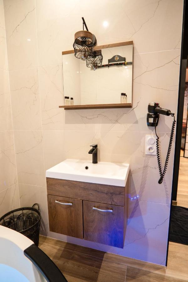 Apartament Capsule Japon - Jacuzzi - Netflix & Ecran Cinema - Xbox Trith-Saint-Leger Zewnętrze zdjęcie