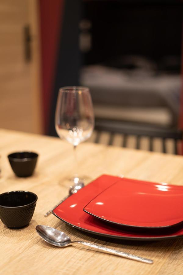 Apartament Capsule Japon - Jacuzzi - Netflix & Ecran Cinema - Xbox Trith-Saint-Leger Zewnętrze zdjęcie